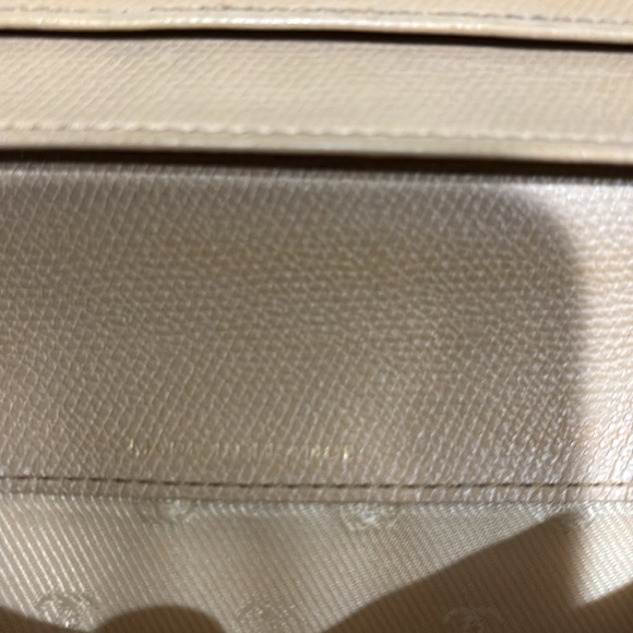 Chanel Long Wallet in a dark vanilla color - Picture 9 of 13